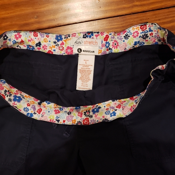 Koi Stretch Navy Lindsey Cargo Scrubs, Size L (Regular) - Picture 9 of 12